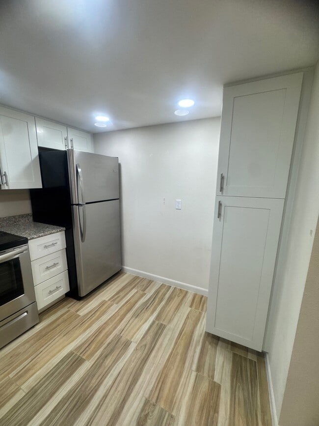 Foto del edificio - 3607 Edgewater Dr