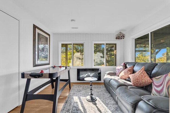 Photo du bâtiment - 707 Northumberland Heights Rd