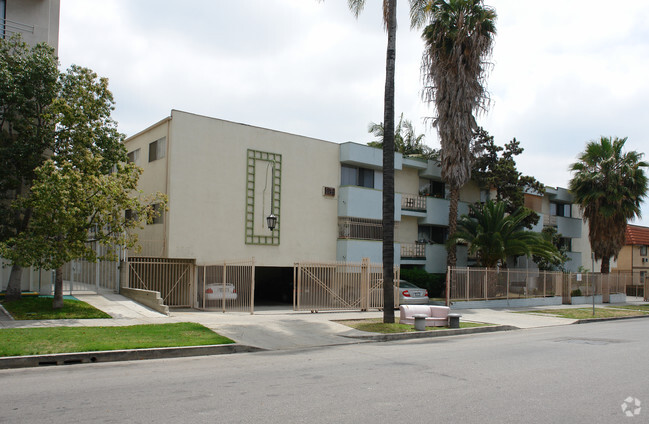 Building Photo - 730 S Serrano Ave
