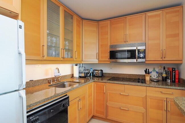 Building Photo - Spacious 1 bed lakeview end unit in Lincol...