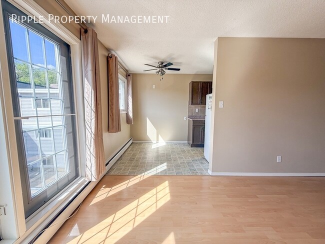 Photo du bâtiment - Modern 2 Beds, 1 Baths Apartment/Condo | N...