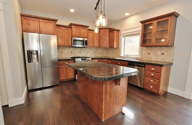 Foto del edificio - Adorable Craftsman Style Home