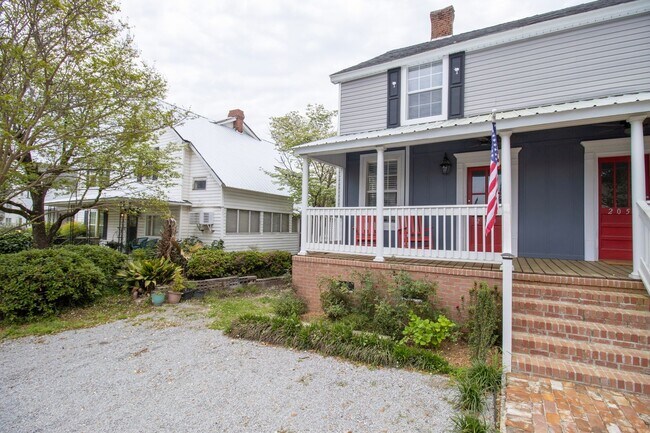 Building Photo - Now Preleasing for 2026–2027 – Beautifully...