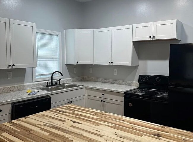 Now Pre-Leasing - Renovated 1 Bedroom - Now Pre-Leasing - Renovated 1 Bedroom House