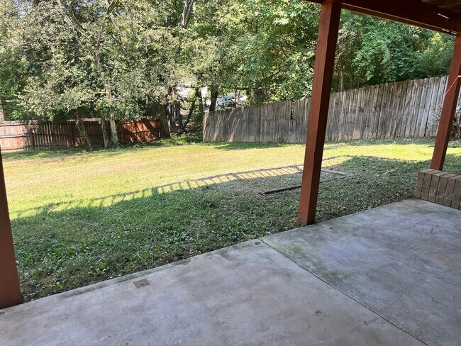 Foto del edificio - **Spacious 5-Bedroom Home with Modern Upda...