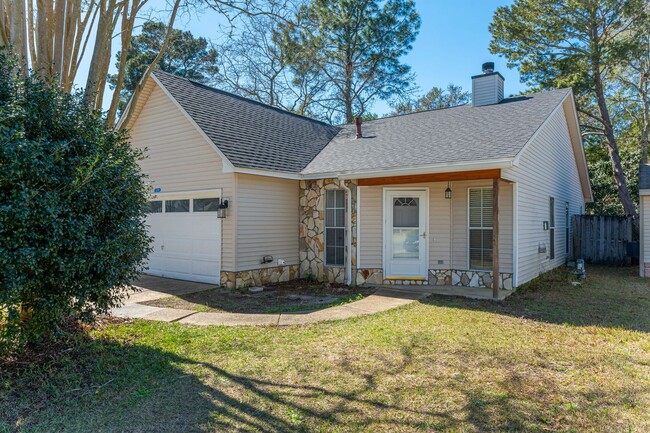 Building Photo - Charming & Updated home in Blue Pine Village!