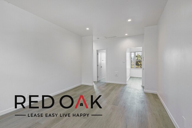 Building Photo - ~$600 CREDIT~ Spacious and Sunny Top Floor...