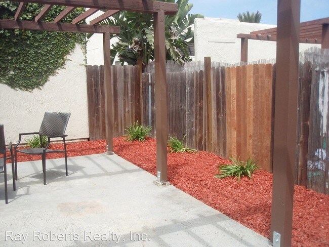 Building Photo - 2109 Huntington St