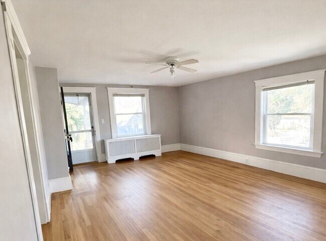 Foto del edificio - 46 Standish Ave