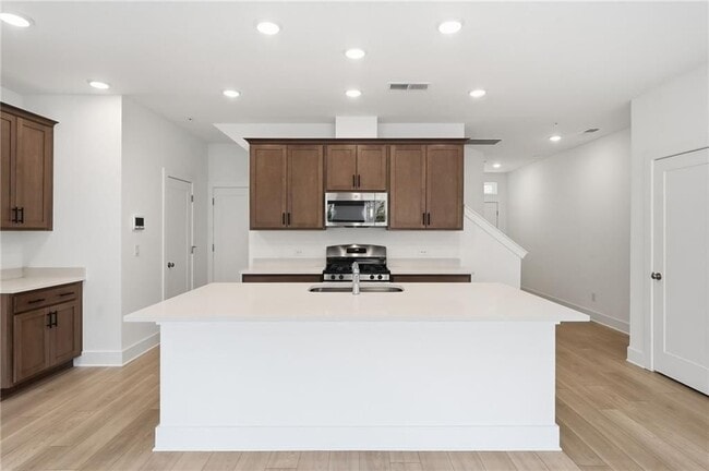 Building Photo - 187 Redbud Rd