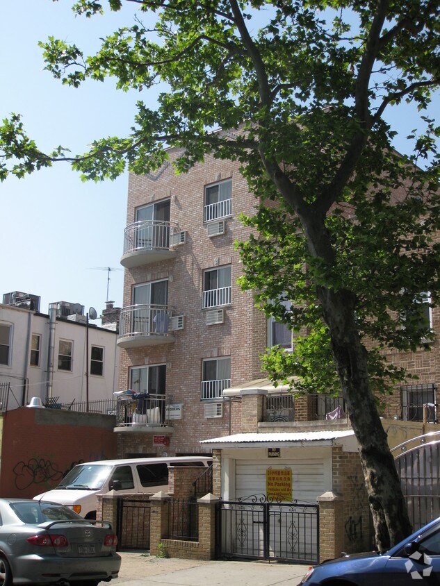 Building Photo - 674 56th St