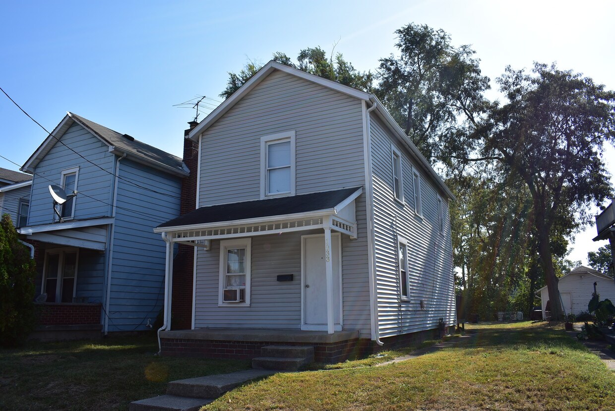 Primary Photo - 1033 Woodside Blvd