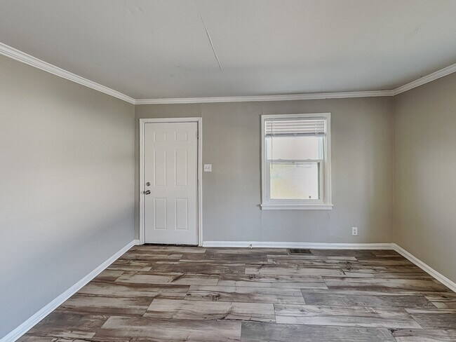 Foto del edificio - 2607 N Layman Ave