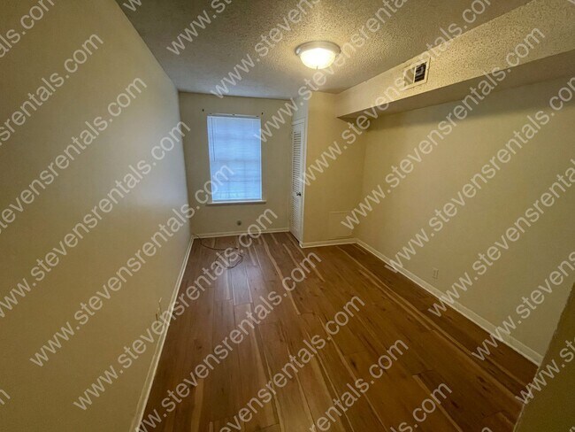 Building Photo - 441 Harding Pl