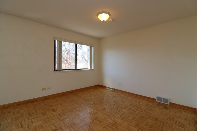 Dining Room - 211 Skokie Blvd