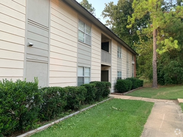 Building Photo - 1120 E Lee Blvd