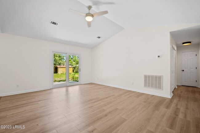 Building Photo - 7 Grandiflora Ln