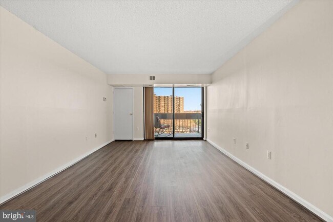 Foto del edificio - 5300 Holmes Run Pkwy