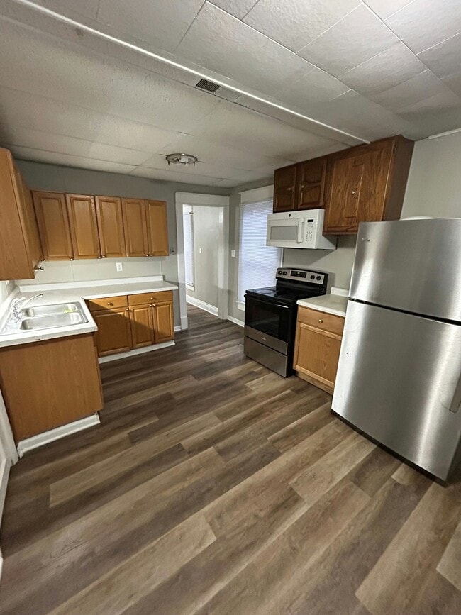 Building Photo - 3715 Center St