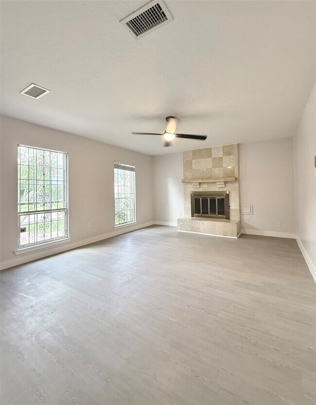 Foto del edificio - 12210 Cliffgate Dr