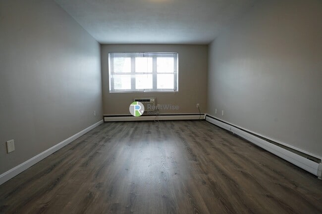 Building Photo - 39 Shepard St