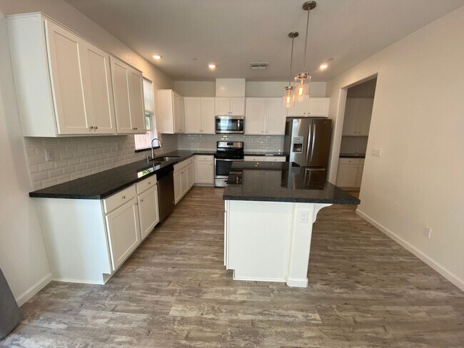 Building Photo - Beautiful Newer Folsom 4 Bedroom!