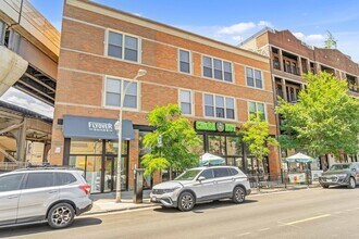 Building Photo - 3406 N Sheffield Ave