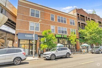 Building Photo - 3406 N Sheffield Ave
