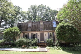 Building Photo - 1735 Robindale Rd