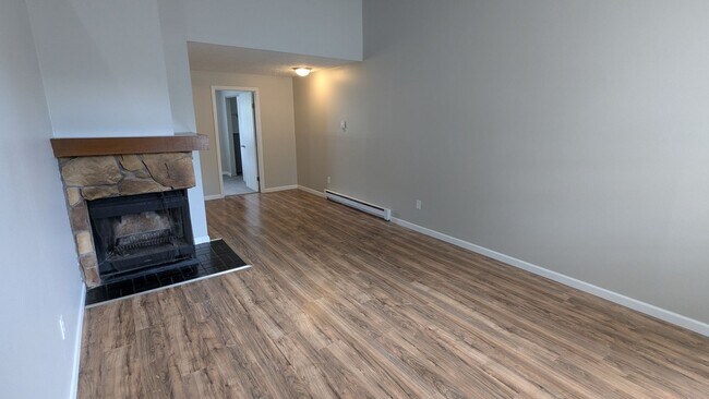 Building Photo - 847 Kerns Dr NE