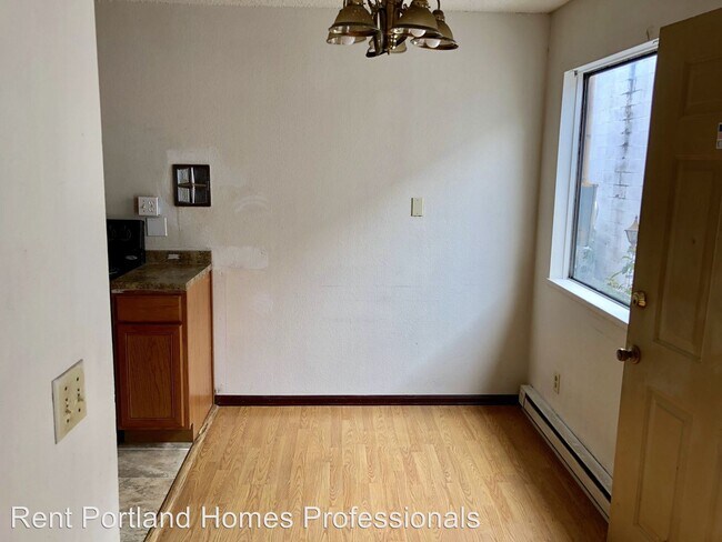 Building Photo - 521 NE 75th Ave