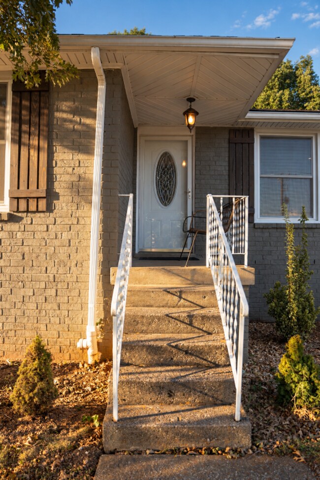 Building Photo - 564 Huntington Pkwy