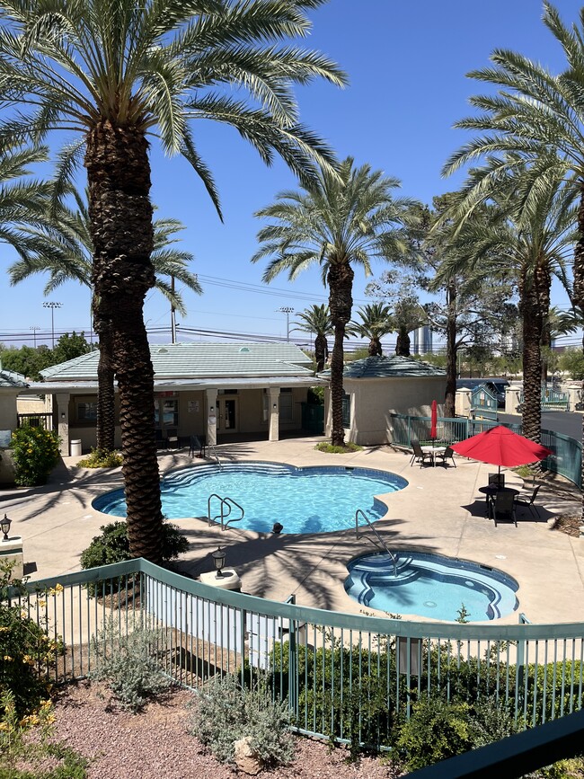 Foto del edificio - 5155 W Tropicana Ave