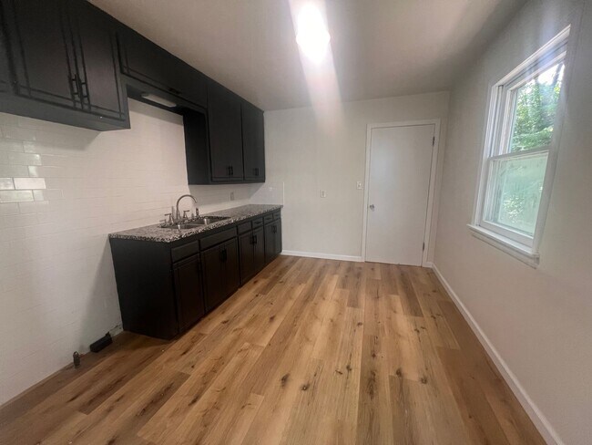 Foto del edificio - Charming 2 Bedroom 1 Bath located Northeast Wichita, Near WSU and I-35- Move-In Ready
