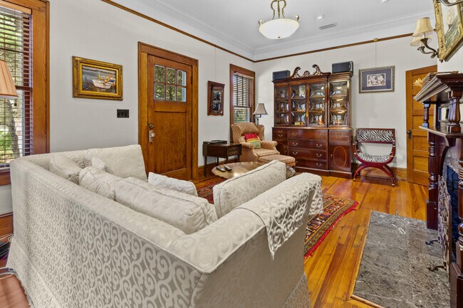 Building Photo - 305 NE 4 St