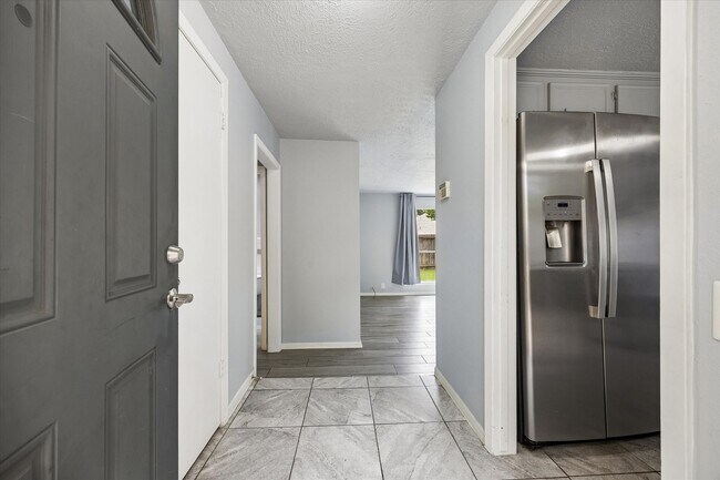 Foto del edificio - 2110 Gray Falls Dr