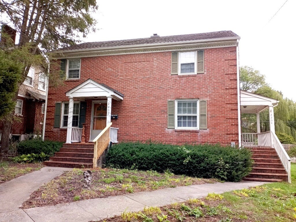 Primary Photo - 2204 York Rd SW