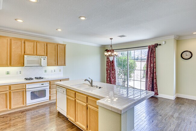 Foto del edificio - 5960 Juniper Ct
