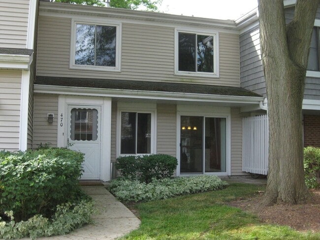 Front Entry - 470 Stevenson Pl