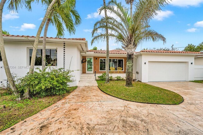 Foto del edificio - 1080 NE 104th St