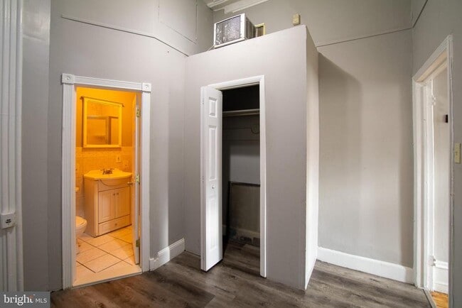 Building Photo - 1919 Spring Garden St