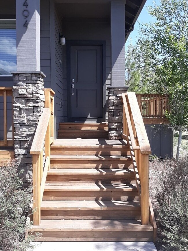Building Photo - Lovely Furnished Space to Call Home Near t...