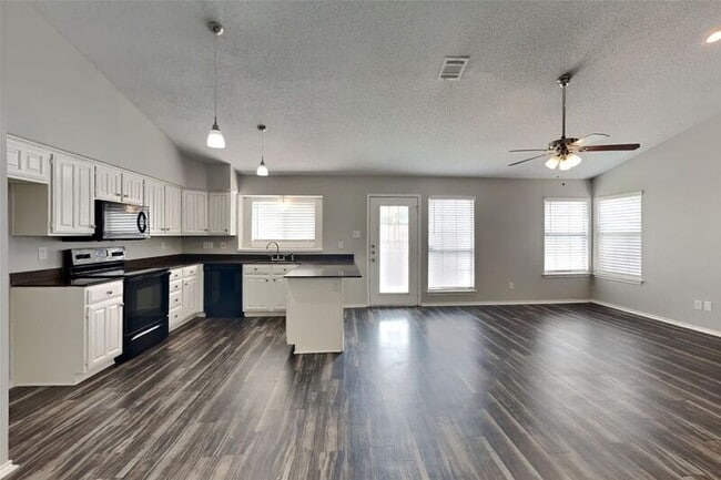 Building Photo - 6704 Wesson Dr