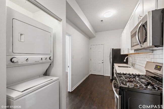 Foto del edificio - 2622 W Division St