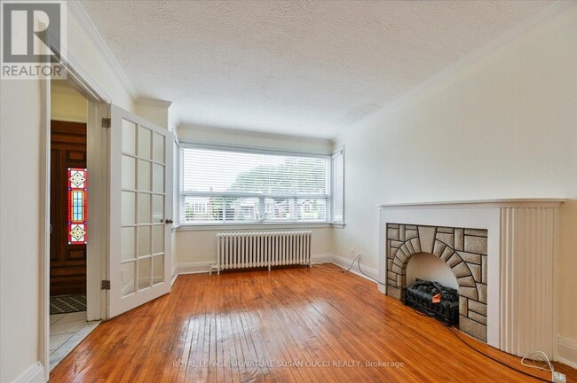 Building Photo - 2747 St Clair Ave E