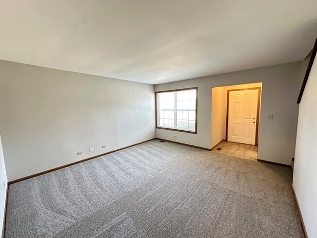 Building Photo - 542 N Crystal Ave