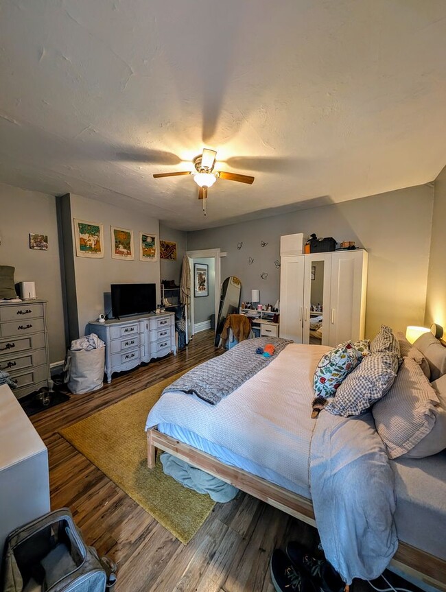 Building Photo - 138 S 24th St