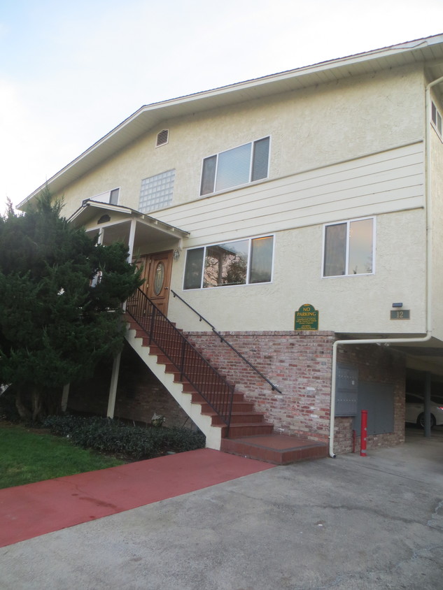 Primary Photo - Bright Studio Apartment in Great Location