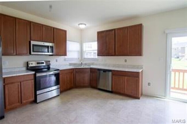 Building Photo - *Ready for Immediate Move In*
