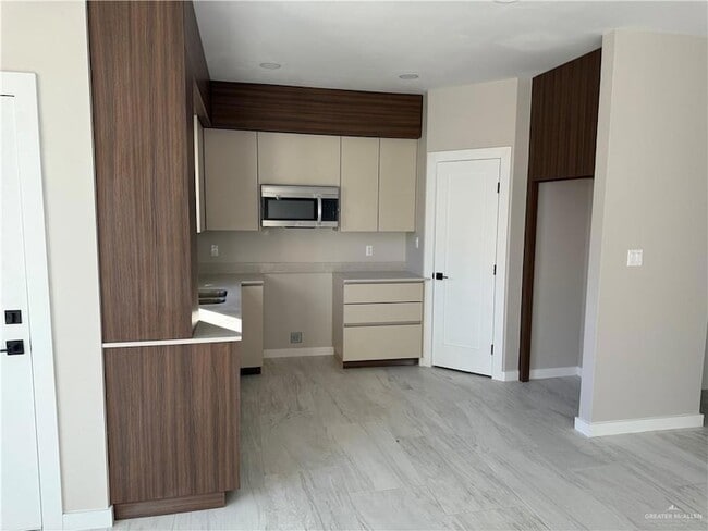 Building Photo - 2206 Corales St